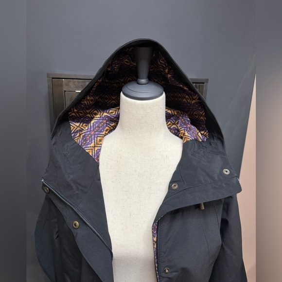 PENDLETON PACIFIC WONDERLAND RIPSTOP RAIN
JACKET - Picture 5 of 10
